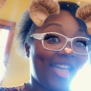 Meet your Posher, Courtney